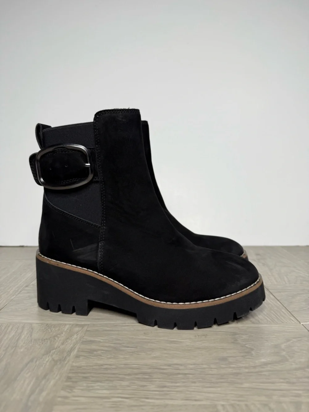 Blondo Dahlia Black Nubuck Heeled Bootie 6M